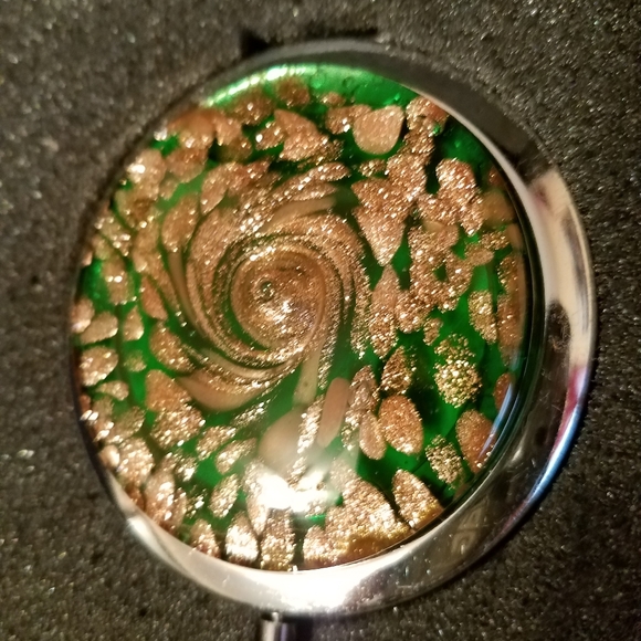 Great Gift idea- Compact Mirror - Picture 5 of 12